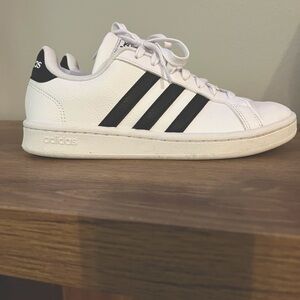 Adidas Grand Court 2.0 Tennis Shoe